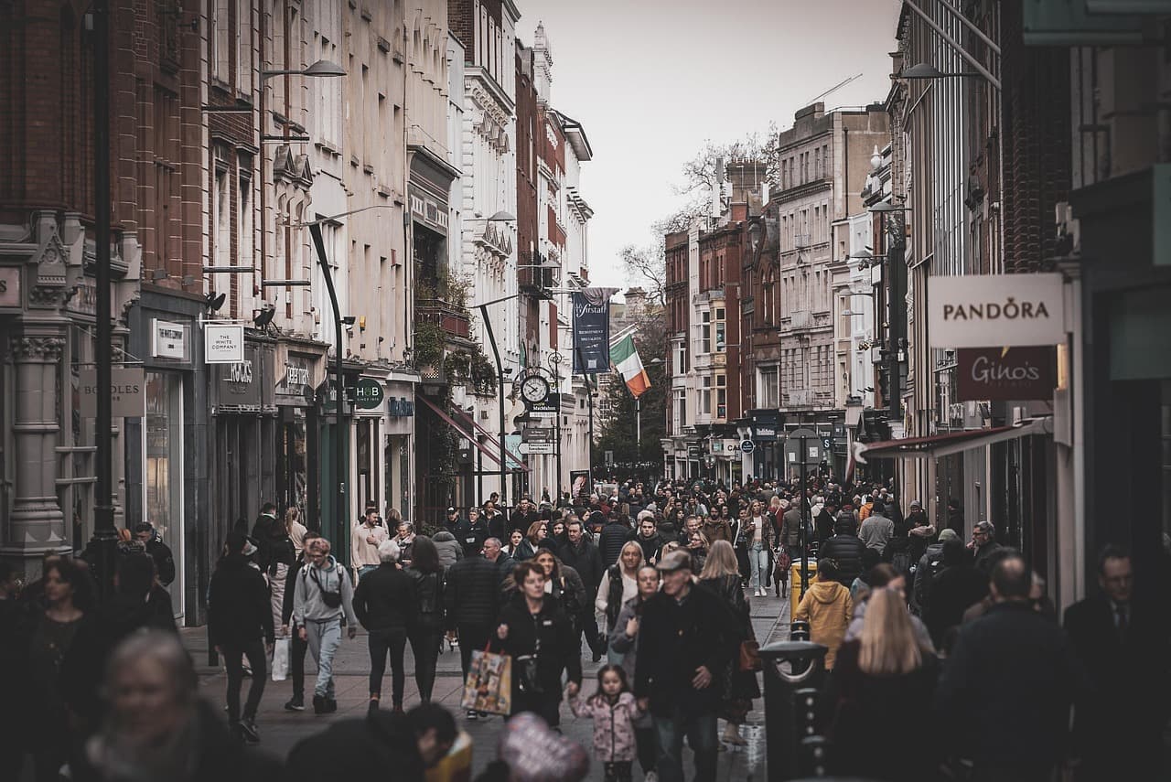Top Strategies for Smart Buying in Tech Shopping Zones