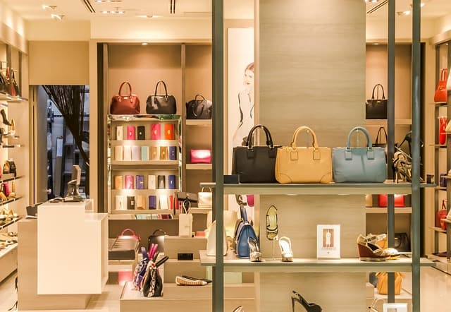 10 Essential Features to Look For in Tech Shopping Zones