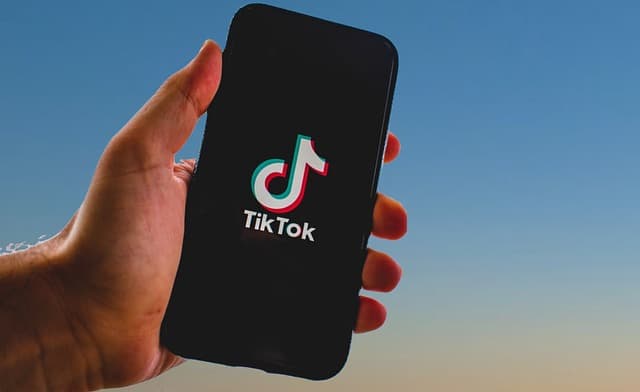 The Essential Guide to Smart Tech Shopping Apps